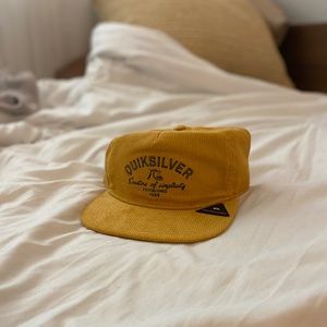 Quiksilver men’s corduroy hat yellow